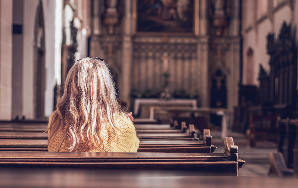 Leere Kirchen: Gut besuchte Gottesdienste und volle Gotteshäuser gibt es vielerorts nur noch zu Weihnachten, denn die beiden großen Kirchen verlieren zunehmend Mitglieder. Dabei haben Christen etwas zum gesellschaftlichen Zusammenleben beizutragen. © encierro – stock.adobe.com