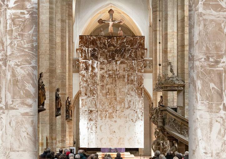 Evangelischer Dom St. Marien zu Freiberg – Altartuch »Ecce Homo« von Michael Morgner. © Markus Rheinfurth /DAS KOLLEKTIV