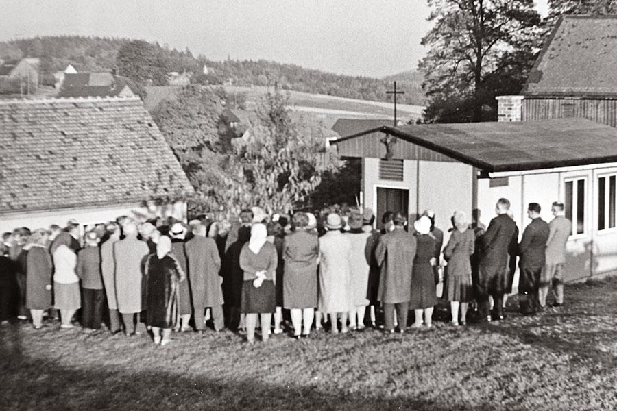 Weihe der Kirchenbaracke zu Rugiswalde am 6. Oktober 1963. © Steffen Giersch