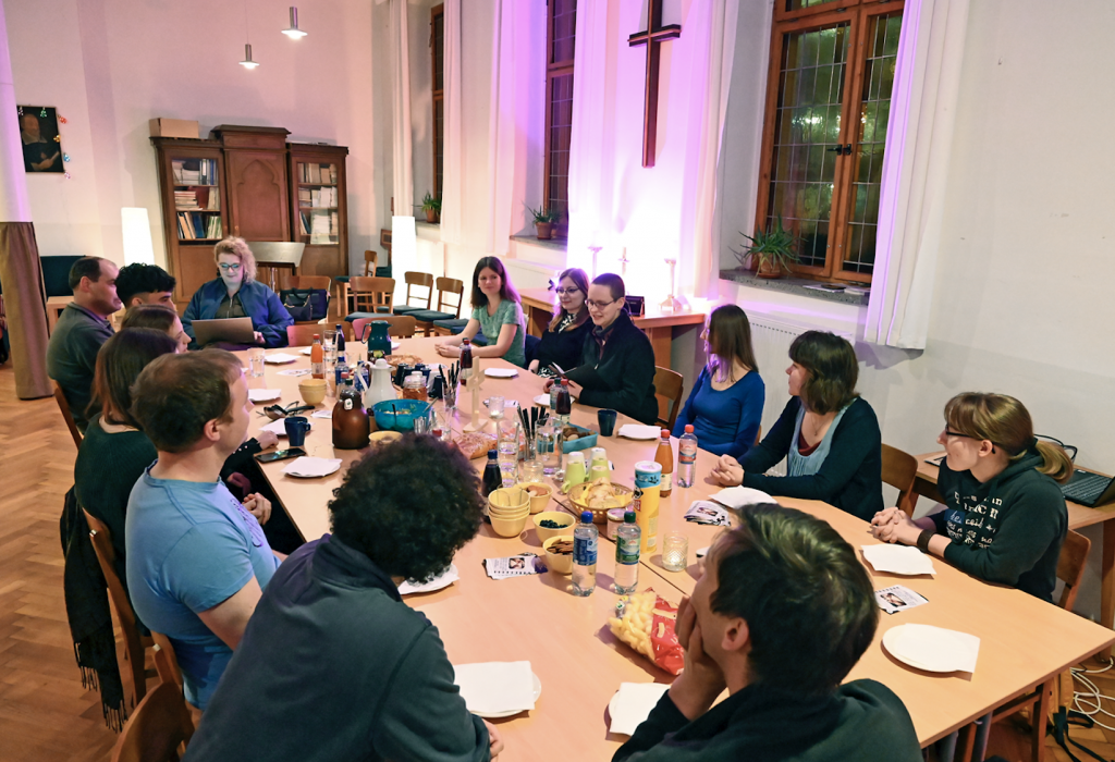 Offenes Gespräch vor dem Essen. © Steffen Giersch