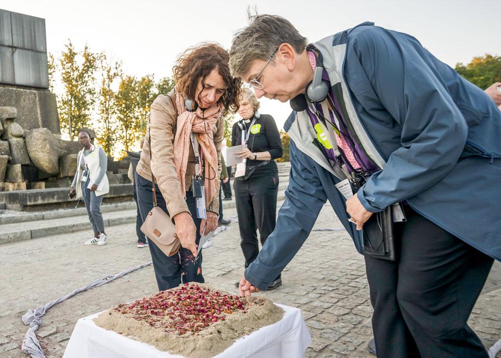 Die designierte Präsidentin des deutschen LWB-Komitees, Kristina Kühnbaum-Schmidt, beim Holocaust-Gedenken in Auschwitz-Birkenau © epd-bild/Thomas Lohnes