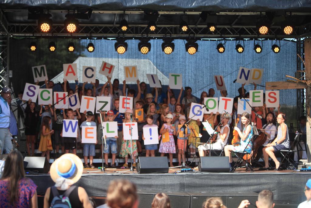 Das Musical »Wir Kinder einer Welt« mit Kurrenden der Region unter Leitung von KMD Albrecht Päßler eröffnete das Programm am Samstag. © Daniel Förster