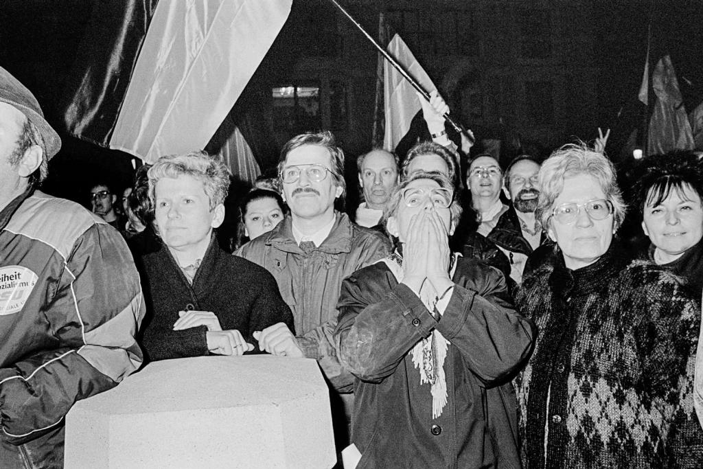 Voller Erwartung: Demonstration und Kundgebung im Frühjahr 1990. © Andreas Rost