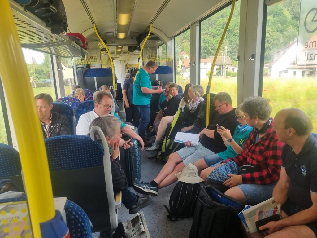 Austausch und Gespräche im Zug nach dem Start von Leipzig © Karola Richter