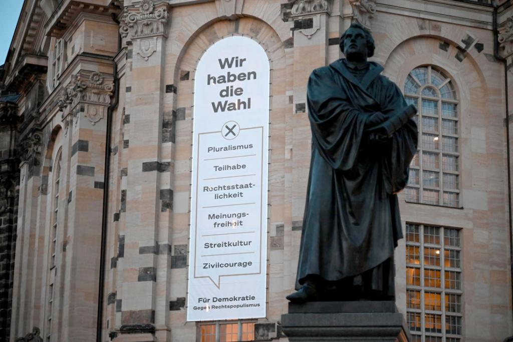 Banner an der Frauenkirche © Steffen Giersch