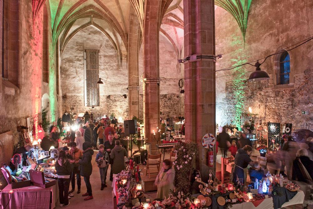 Der Klosterart-Oschatz e. V. belebt seit einigen Jahren die Klosterkirche. Nach zwei Jahren Corona-Pause konnte der Adventsmarkt wieder stattfinden. © Thomas Barth