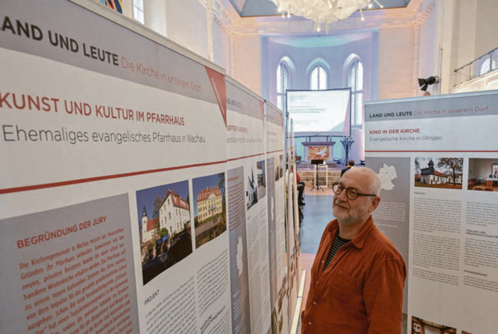 Mit gutem Beispiel voran ging eine Ausstellung über erweiterte Nutzungen von Kirchen und Pfarrhäusern beim Impulstag »Kirchenraum weiter-nutzen« in der Jugendkirche St. Johannis in Chemnitz. © Andreas Seidel