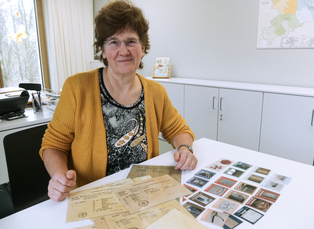 Alte Dokumente für neue Gäste: Kristin Schubert, Leiterin des Landeskirchlichen Archivs Dresden, hat schon Material für die Besucher am Tag des Archivs vorbereitet. © Tomas Gärtner