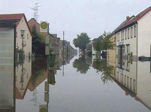 Sachsen erlebte vor 20 Jahren Furchtbares, bekam aber auch Hilfe: Sonntag 18. August in Roederau © Michael Ahner 