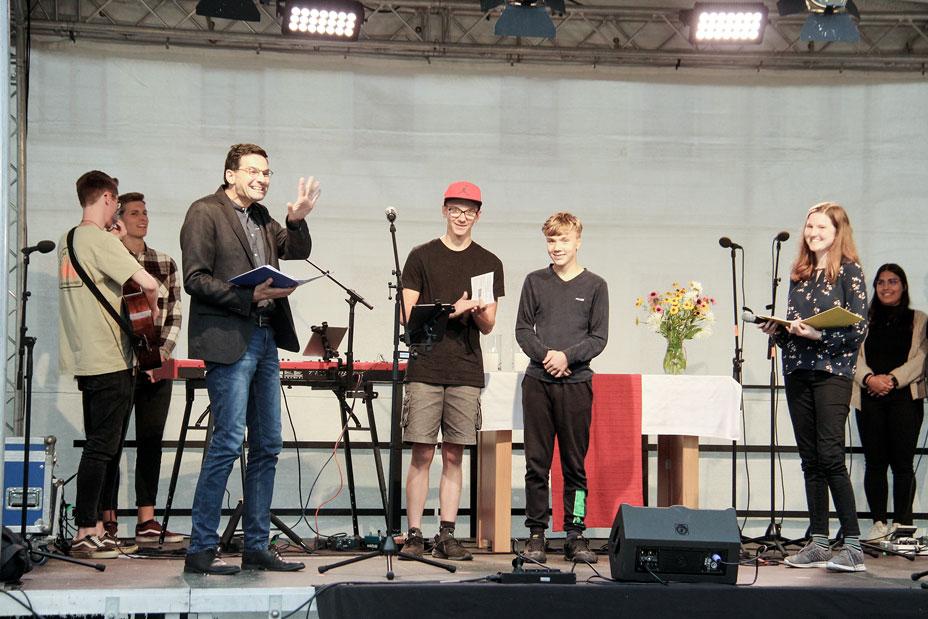 Den »jungen Gottesdienst« gestalteten auch Daniel und Magdalena Huth, die Band MosaiQ und die Schüler Leon und Max (M.), die in der Freizeit Schafe hüten. © Carmen Schumann