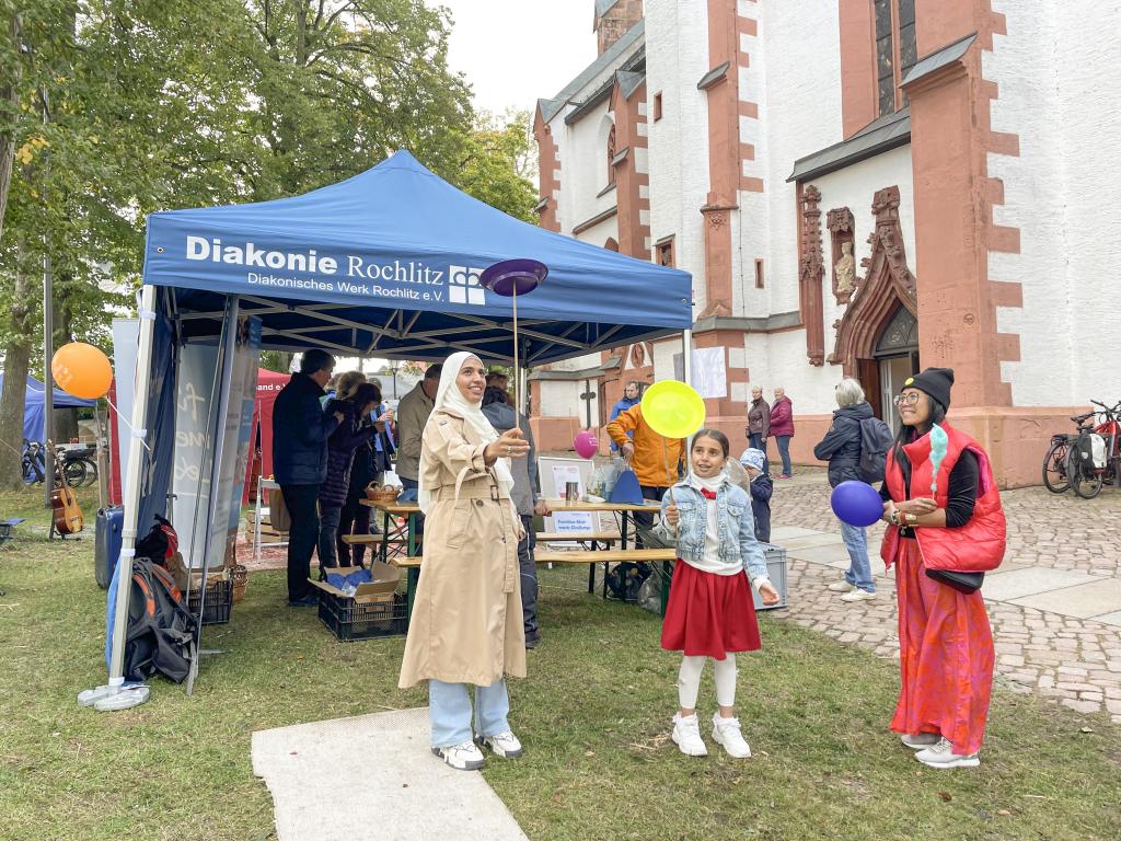 An der Kirche gab es viele Mitmach-Angebote. © K. Rudolph