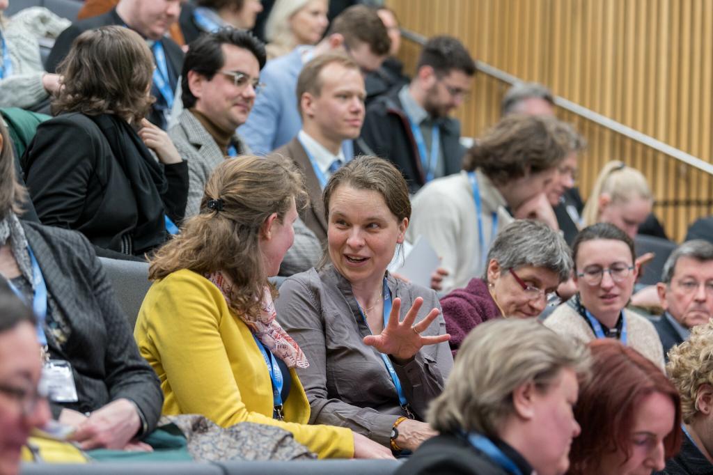 Mittendrin: Sachsens Synodalpräsidentin Bettina Westfeld bei der europäischen Vorversammlung des Lutherischen Weltbundes in Oxford. Foto: LWF/Albin Hillert