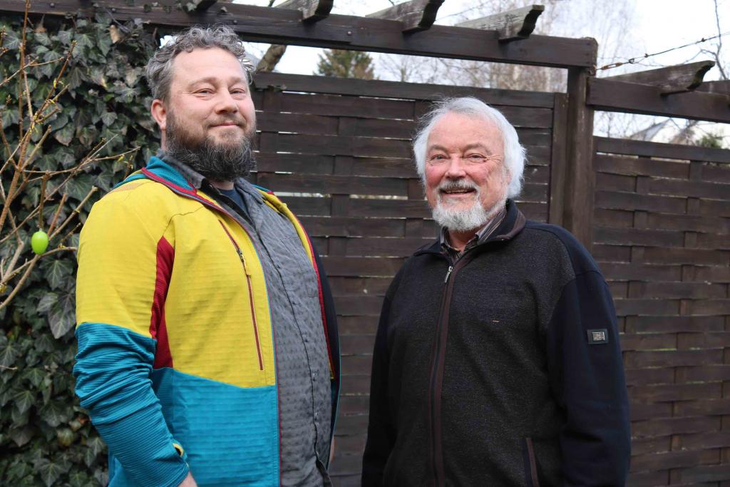 Engagierte Ehrenamtliche: Michael Dehnel (45, links) und Dieter Schürer (70) gehören zum Vorstand des Zschorlauer Passionsspielvereins. Foto: Irmela Hennig