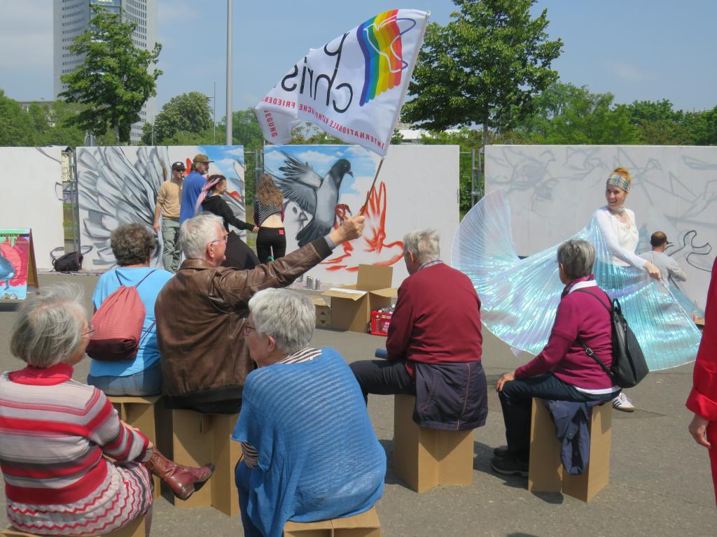 Friedensbewegte von Pax Christi setzten Zeichen in Leipzig. © S. Funke