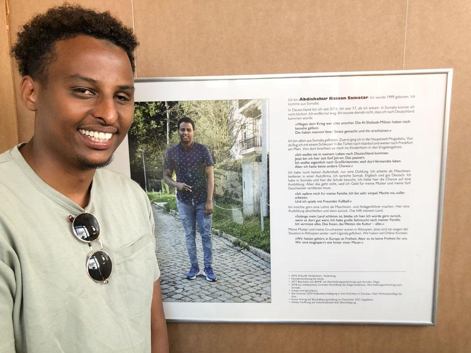 Abdishakur (24) kommt aus Somalia. Er arbeitet als Maschinenbediener in Zwickau. Die zugewiesene Wohnung ist  in Aue. Er hat eine Duldung und hofft auf einen Aufenthaltstitel aufgrund seiner Beschäftigung. © Mandy Weigel