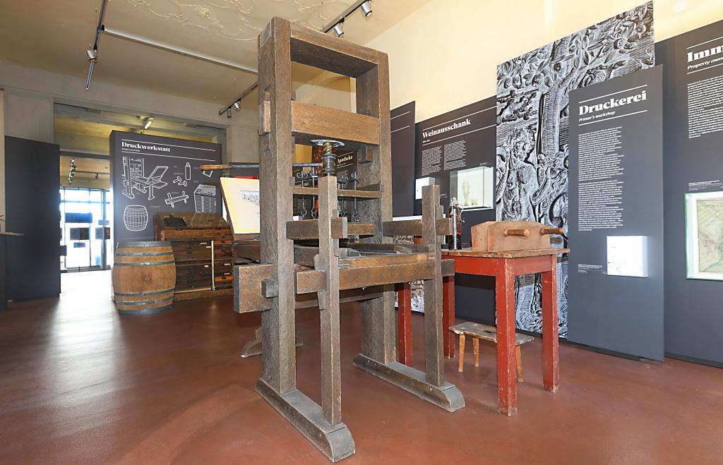 Das Museum im Cranach-Haus bietet viele malerische Entdeckungen und eine historische Druckerpresse. © epd-bild/Rolf Zöllner