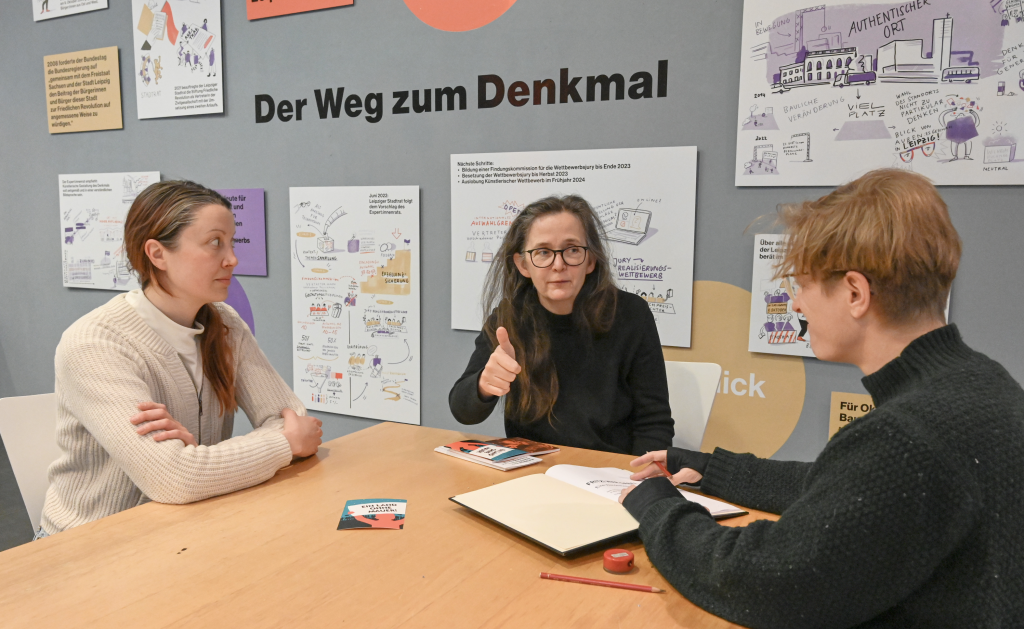 Erinnerungsarbeit: Absprachen für die szenische Umsetzung des Wendekinderbuches »Fritzi war dabei« in der Denkmalwerkstatt. © Steffen Giersch
