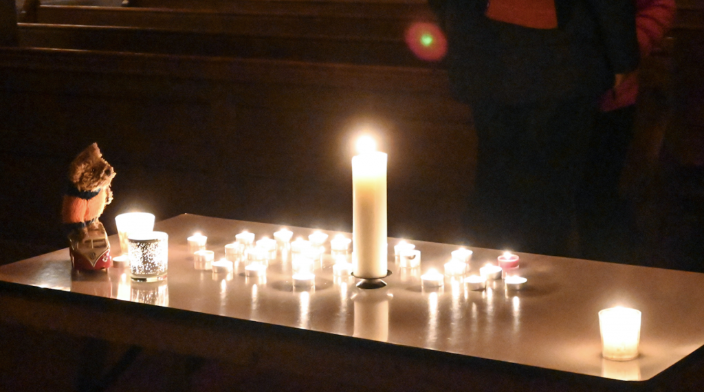 Kirche in Neudorf: Trauernde konnten eine Kerze anzünden. © Christine Bergmann