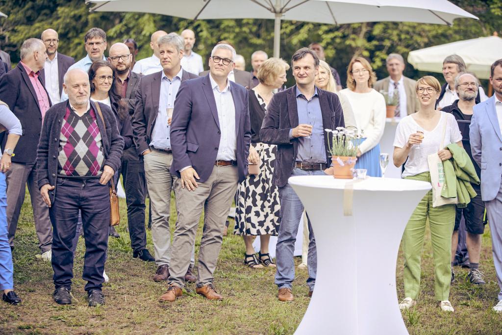 Beisammensein in Radebeul: OLKR Burkhart Pilz (M.) war mit dabei. © Diakonie Sachsen/Michael Herrmann, abgedreht procutions