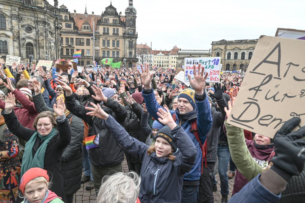 Alt und Jung setzten in der Dresdner Altstadt ein Zeichen. © Steffen Giersch