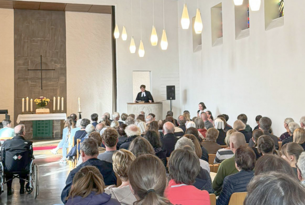 Viele Gemeindeglieder in Borsdorf nutzten die Gelegenheit, ihre neue Pfarrerin Cornelia Gramm kennenzulernen. © privat