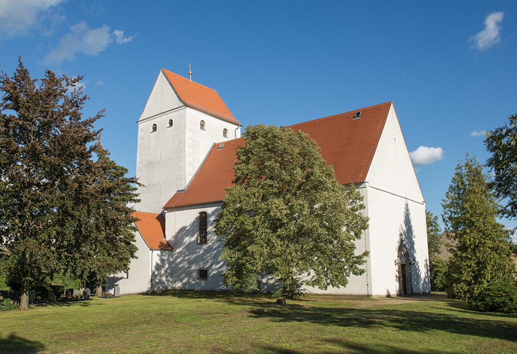 Dorfkirche Laas ist ein romanischer Kirchenbau. © Thomas Barth