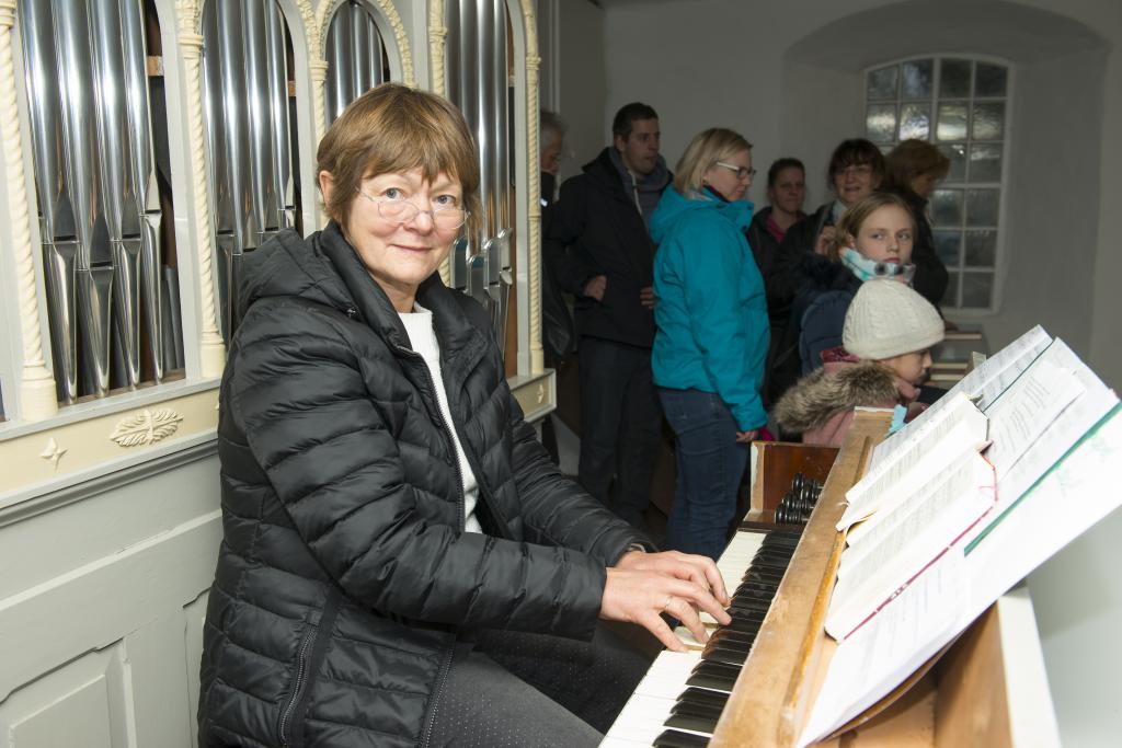 Kantorin Anne Körner im Dauereinsatz: Hier an der Orgel im Weihnachtsgottesdienst. Foto: Thomas Barth