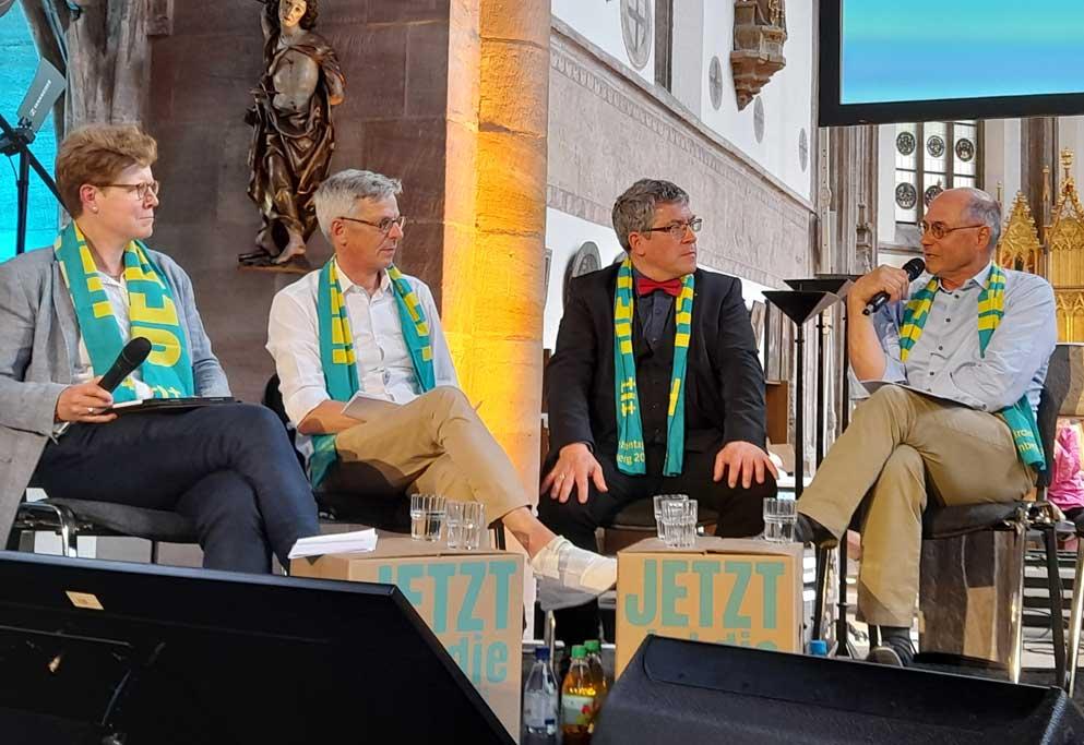 Friedenssuche: Podium zur Friedenstheologie mit Astrid von Schlachta, Fernando Enns, Friedrich Kramer und H.-G. Justenhoven (v.l.). © S. Seidel