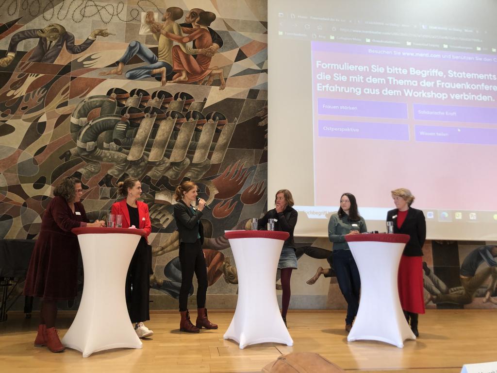 Frauenkonferenz im Dreikönigsforum Dresden: Abschlussdiskussion mit Referentinnen © M. Weigel