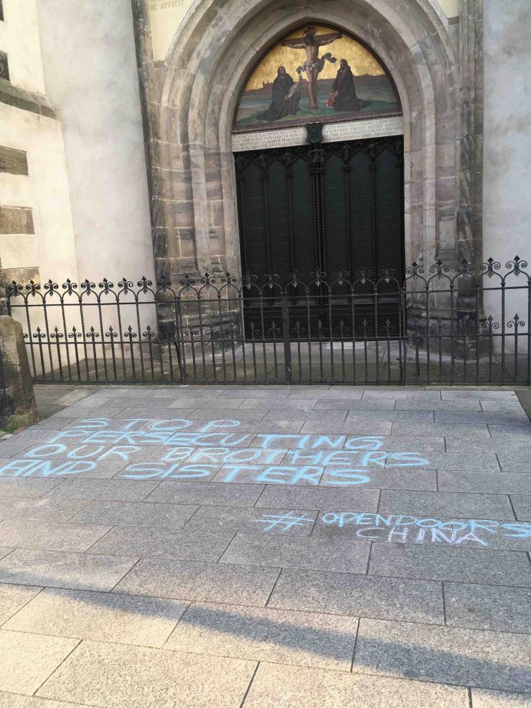 Protest, Kreide, Schlosskirche Wittenberg, Thesentür, China, Christenverfolgung