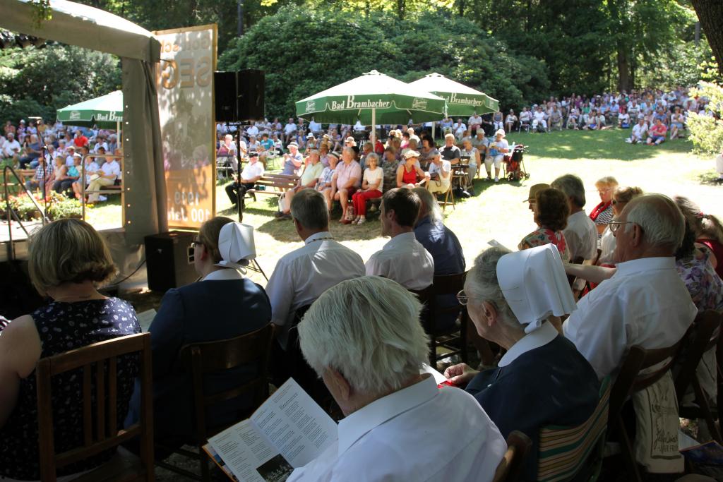 Sonne, Singen, Segen: Am Wochenende feierte das Diakonissenhaus ZION in Aue sein 100-jähriges Bestehen. Zum Programm gehörten Gottesdienste, Führungen, Buchvorstellung und ein Konzert. © Ramona Markstein                                 