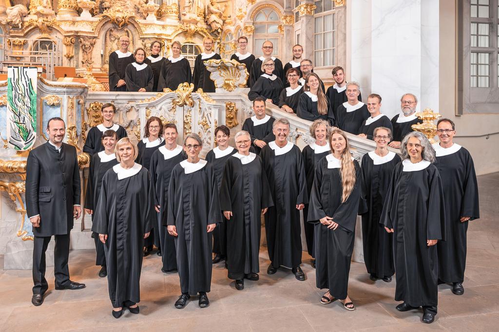 Der „Kammerchor der Frauenkirche“ an seinem Wirkungsort. Ganz links Kantor Matthias Grünert. © Tobias Ritz/Frauenkirche