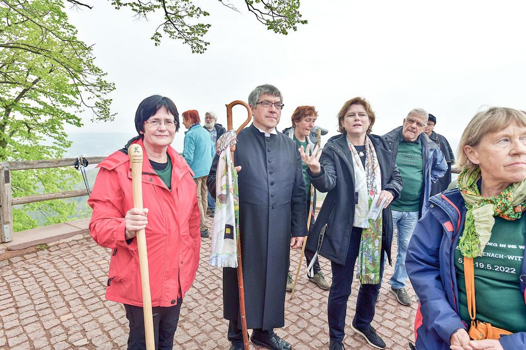 Christine Lieberknecht und Bischof Friedrich Kramer führten die Lutherweg-Pilger an. © Norman Meißner