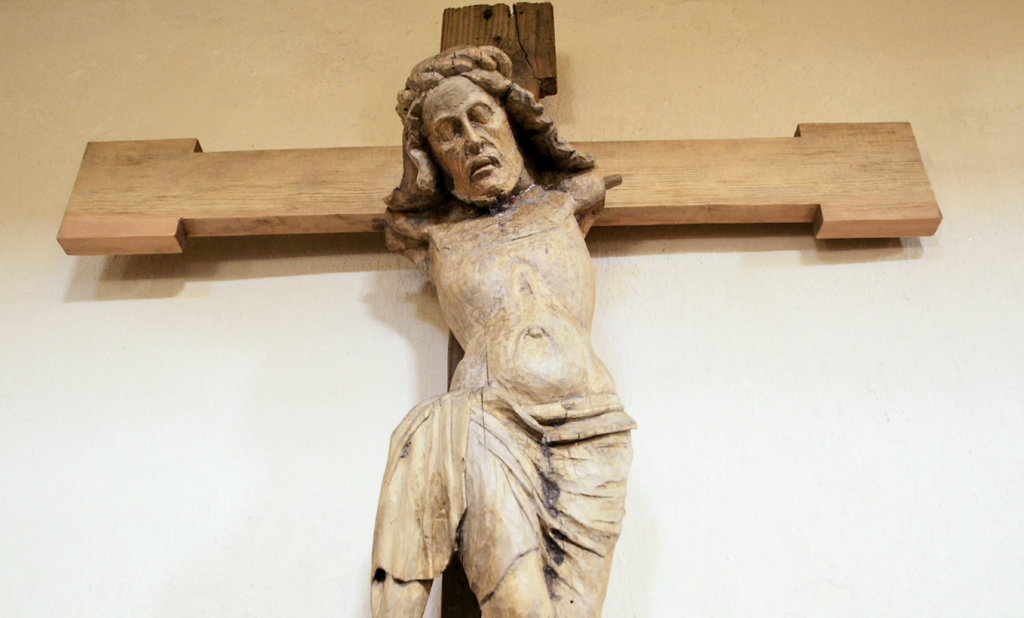 Auch ein Kruzifix aus Lindenholz kehrte in die Kirche zurück. © Roger Dietze