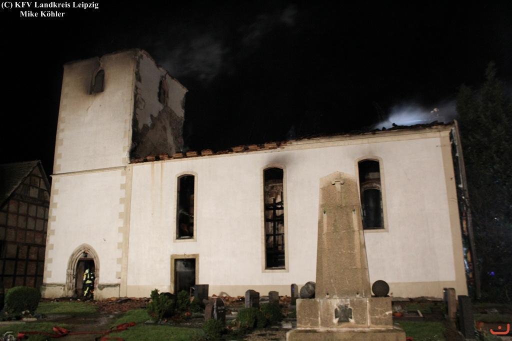 Nach dem Feuerwehreinsatz standen nur noch die Grundmauern der Kirche Tellschütz.