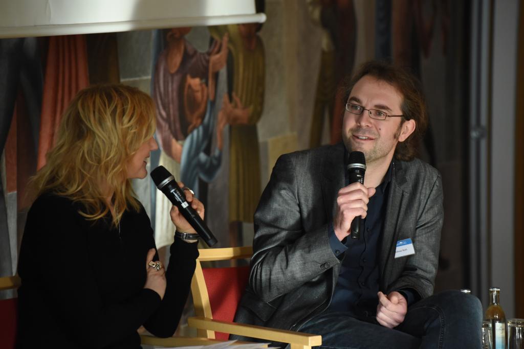 Andreas Roth, Leitender Redakteur des SONNTAG, während der Podiumsdiskussion zu den Herausforderungen des christlichen Journalismus