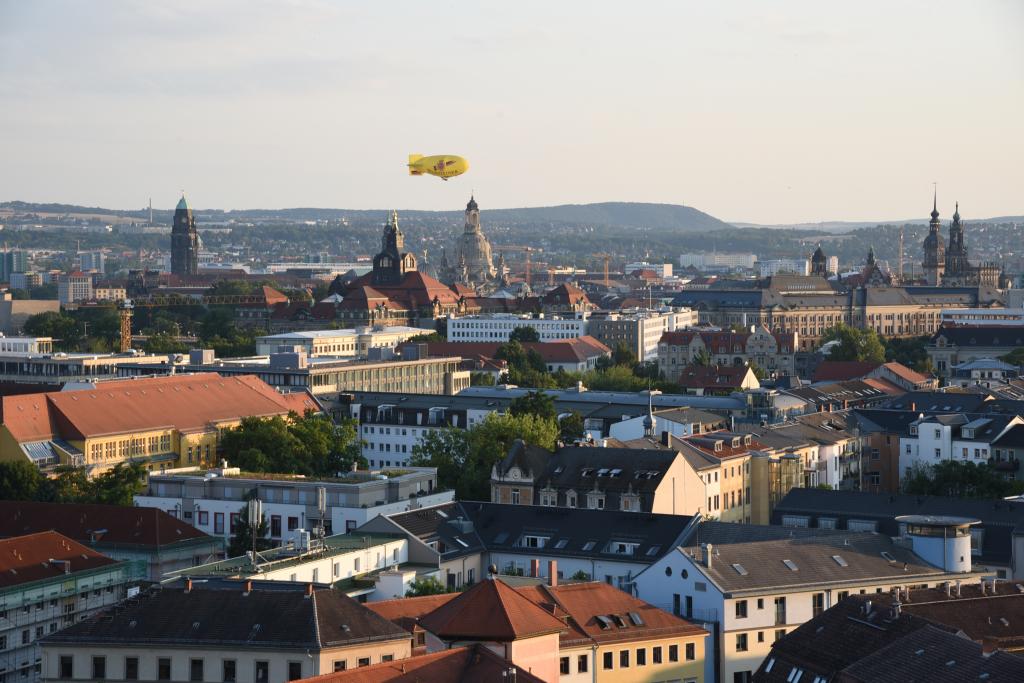 Blick auf die Altstadt mit Zeppelin/ Foto: S. Giersch