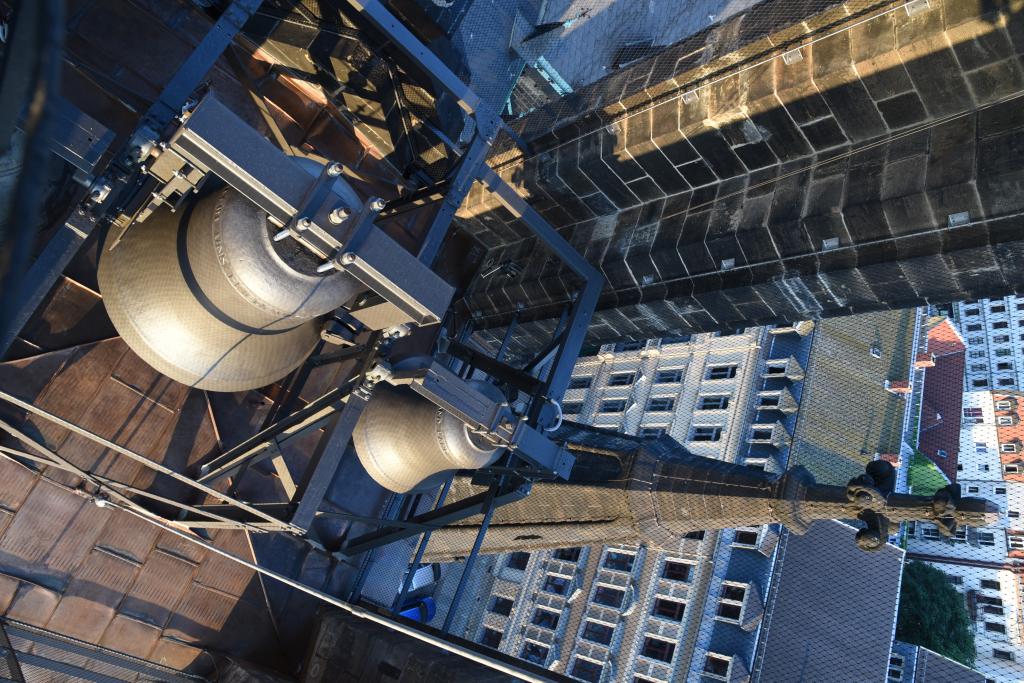 Ungewöhnlicher Blick auf Glocken und Martin-Luther-Platz/ Foto: S. Giersch