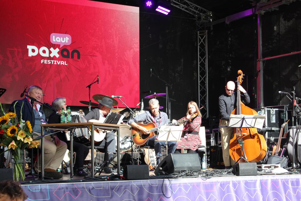  Mit sehr viel Musik, Gemeinschaft und Gottesdienst ging das dritte Paxlautan-Festival am vergangenen Wochenende über die Bühnen der Leipziger Jugendkirche Pax.© Letizia Bossert