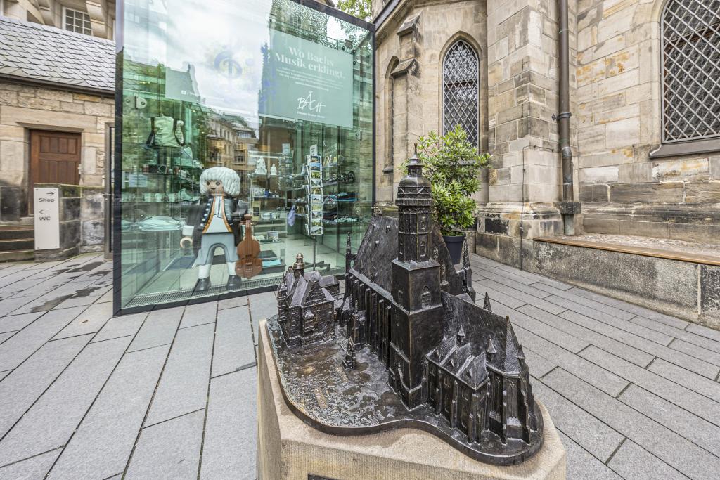 Die Bewältigung des Vorhabens ganz ohne Schulden gelang auch durch die Installation eines Souvenirladens. Foto: Uwe Winkler