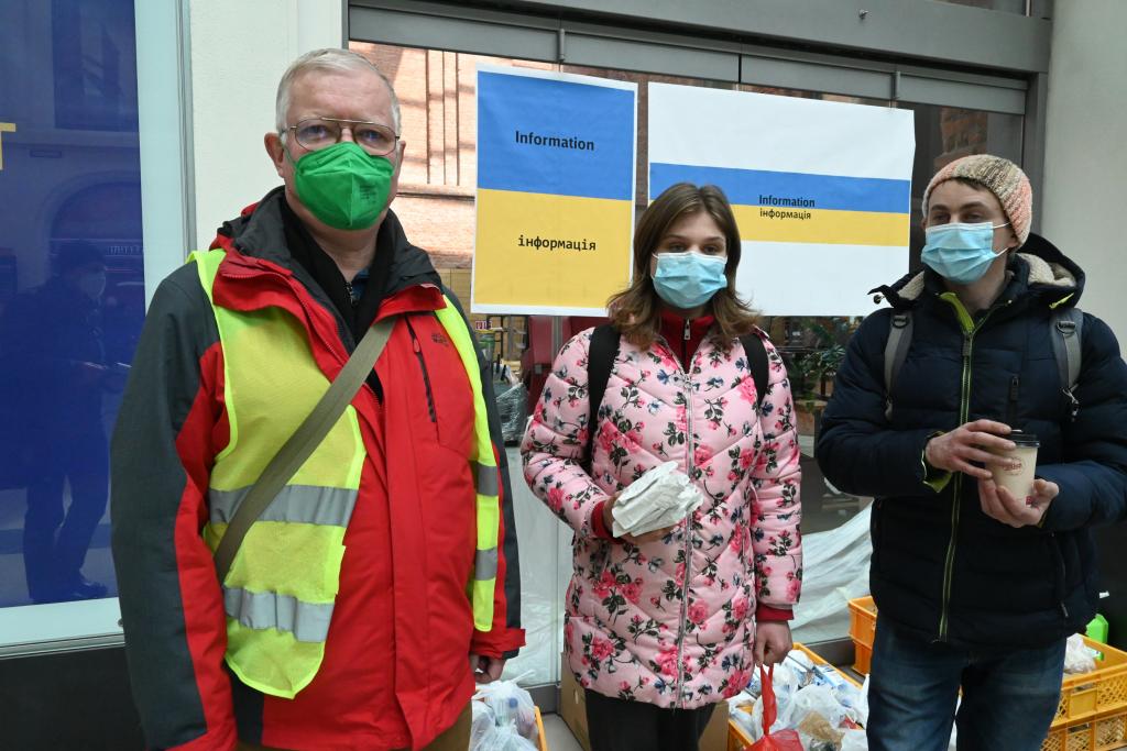 Die Bahnhofsmission kümmert sich um die Ankommenden und versucht zu helfen und zu trösten. © Steffen Giersch