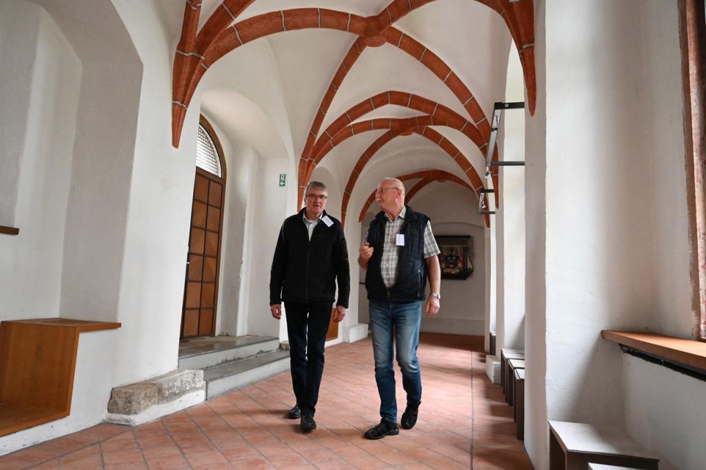 Gedankenaustausch Lektoren Kreuzgang Meißen Kloster