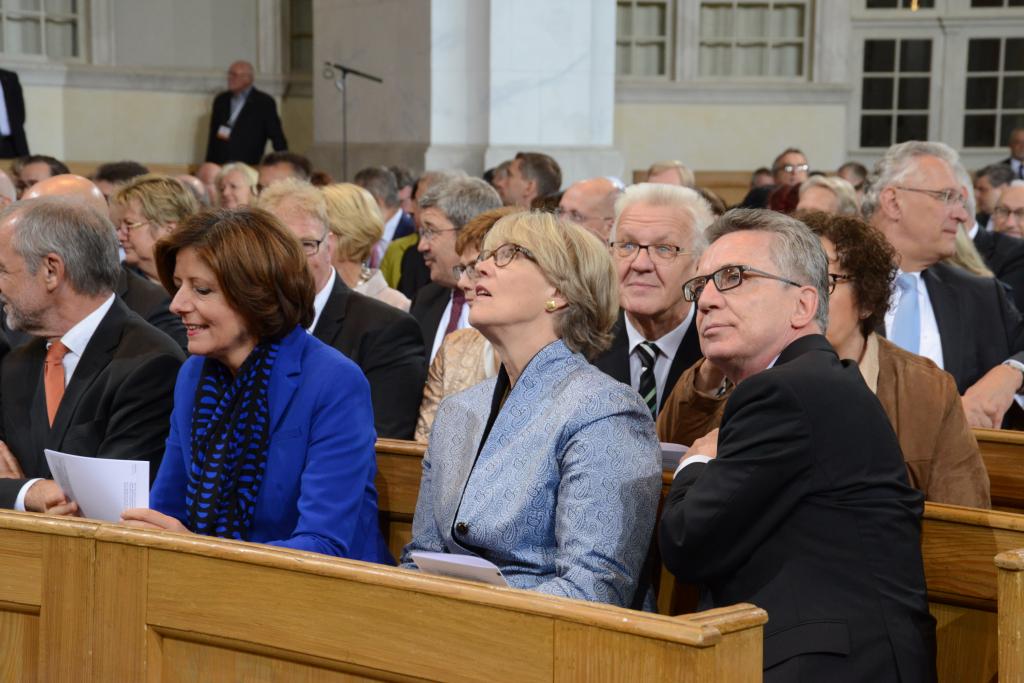 Bundesinnenminister Thomas de Maizière und der Ministerpräsident von Baden-Württemberg Winfried Kretschmann waren unter den geladenen Gästen.