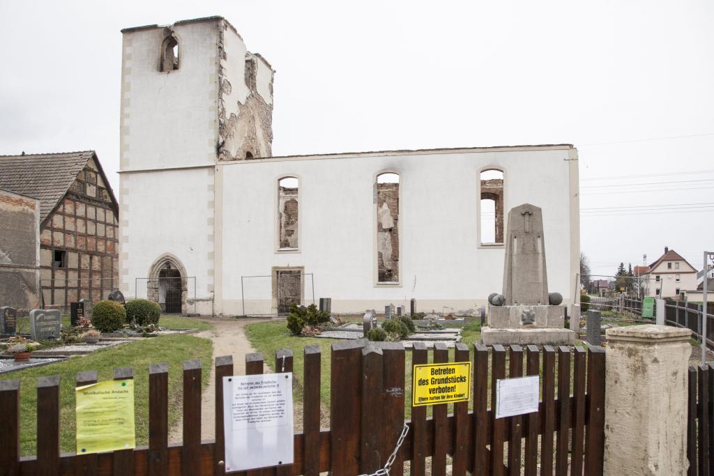Die Mauern der abgebrannten Kirche Tellschütz haben dem Feuer widerstanden.