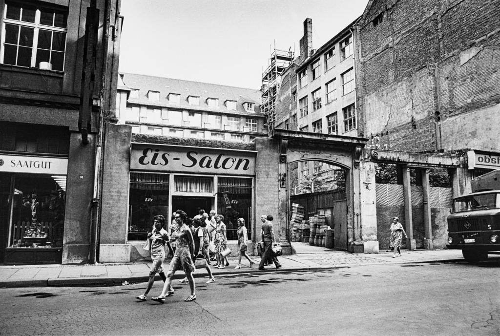 Ein Bild aus LEIPZIG 1972 (Neumarkt). © Ute Eskildsen und Timm Rautert 
