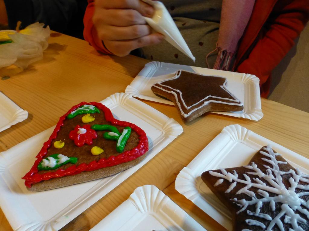 Backwerk aus buntem Zucker entsteht im Museum Pulsnitz © Uta Jungmann