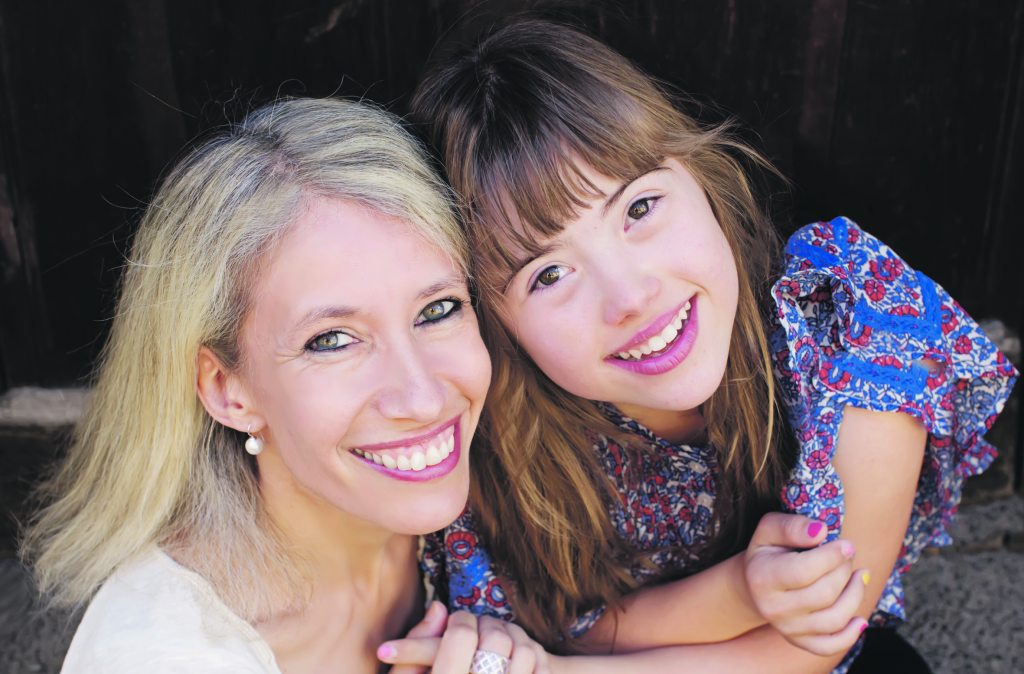Dankbar: Die Fotografin Conny Wenk mit ihrer Tochter Juliana, die vom Down-Syndrom betroffen ist (Archivfoto vom 14.06.2015). © Conny Wenk