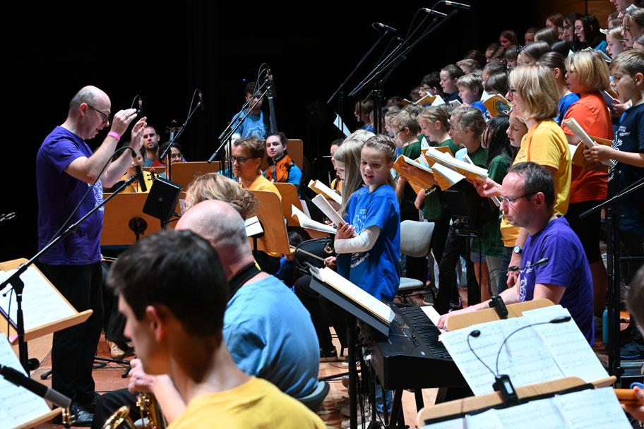 Das Projektorchester während des Abschlussgottesdienstes © Steffen Giersch