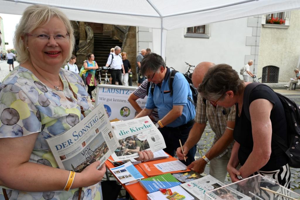 Am gemeinsamen Stand der sächsischen Kirchenzeitung DER SONNTAG und der Berliner Zeitung DIE KIRCHE© Steffen Giersch