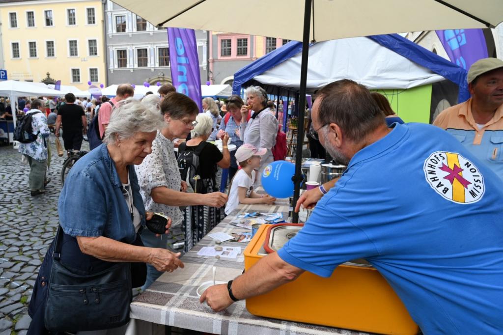 Auch diakonische Einrichtungen, wie hier die Bahnhofsmission, informierten © Steffen Giersch